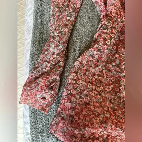 BCBGeneration Button Front V Neck Romper in Cedar Rose Combo XS - Picture 4 of 10